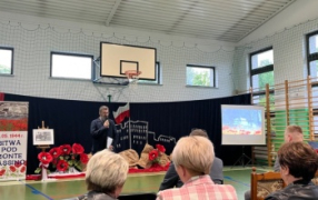 Pan Robert Warot prowadzi wieczornice